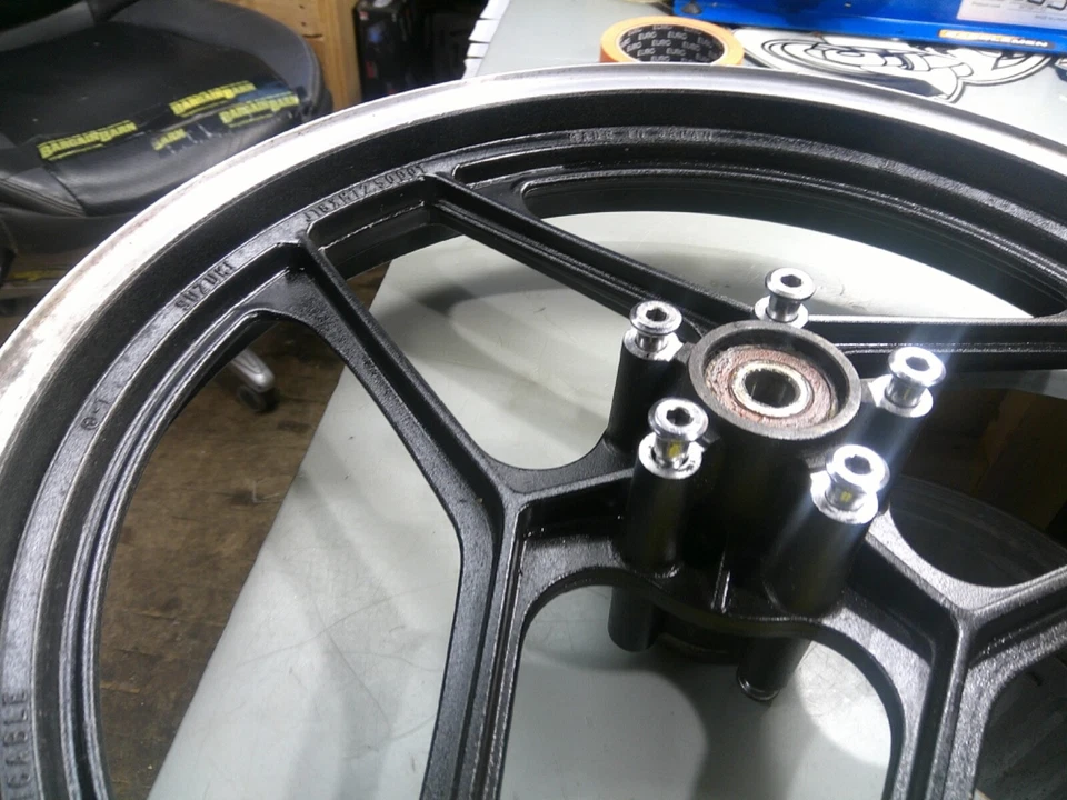 Llanta delantera Suzuki GSXR 1100 1986-88 LADO LOSA ORIGINAL 18X 2,75 Foto 4 de 4