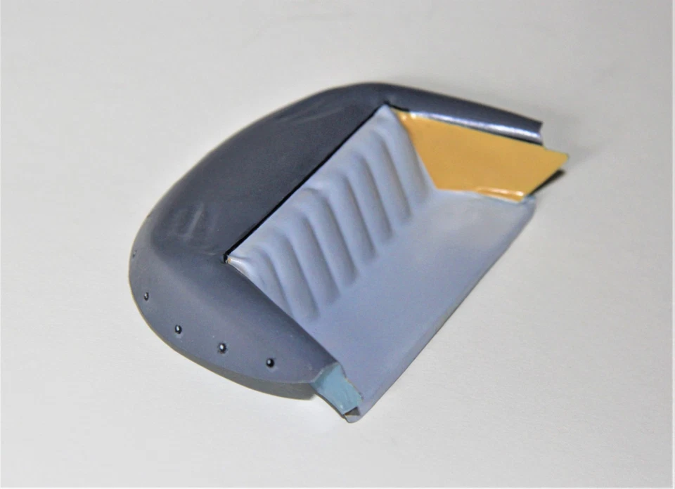Rücksitz (grau) aus Blech für roten Distler Porsche FS 7500 - Bild 1 von 1
