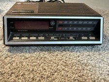 Vintage General Electric GE Model 7-4616B Two Wake Times FM/AM Alarm Clock Radio