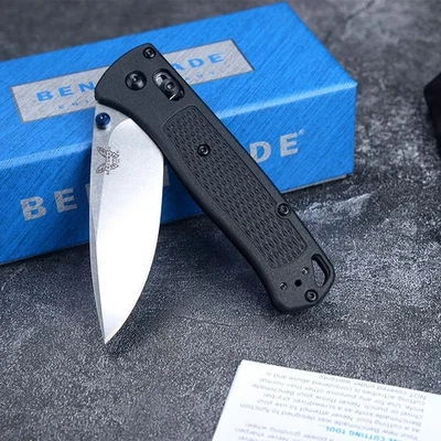 Benchmade - Bugout 535 EDC knife, equipped with black CF-Elite handle