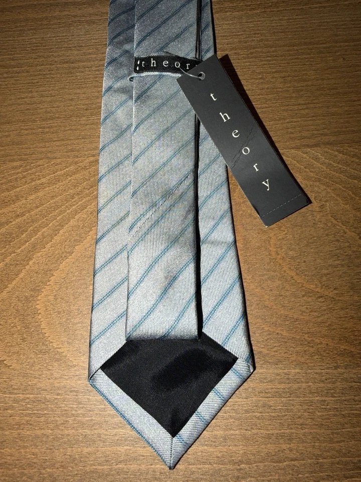 Corbata THEORY Para Hombres Azul RAYAS Hecha a Mano Tejida Seda DELINOSA EE. UU. NUEVA CON ETIQUETAS Foto 3 de 4
