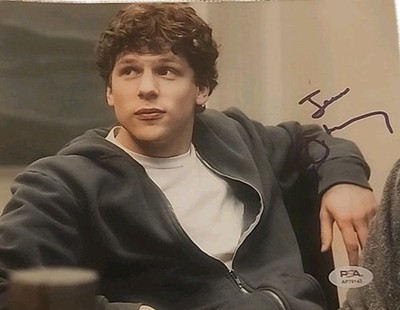 JESSE EISENBERG SIGNED 8X10 PHOTO THE SOCIAL NETWORK PSA/DNA AUTHENTIC #AP79143