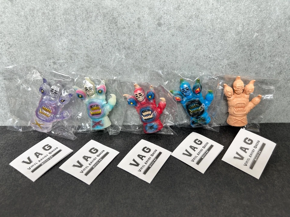 VAG VINYL ARTIST GACHA Four Fingers T.W Sofubi Vinyl Figure 5 types complete set - Image 3 of 4