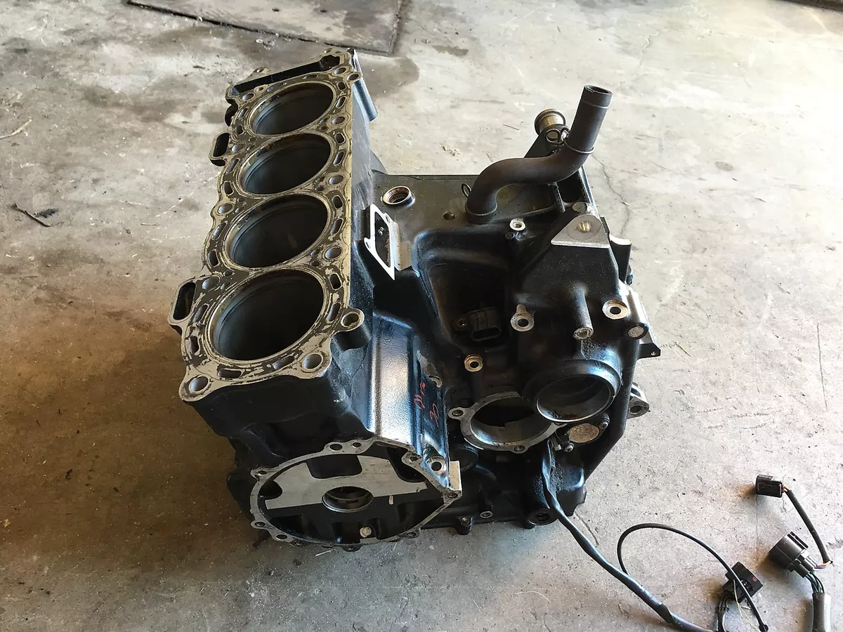 2006 2007 Kawasaki ZX10R ZX10 Crankcase Engine Motor Cases Block 06 07 2006 2007 Kawasaki ZX10R ZX10 Crankcase Engine Motor Cases Block 06 07