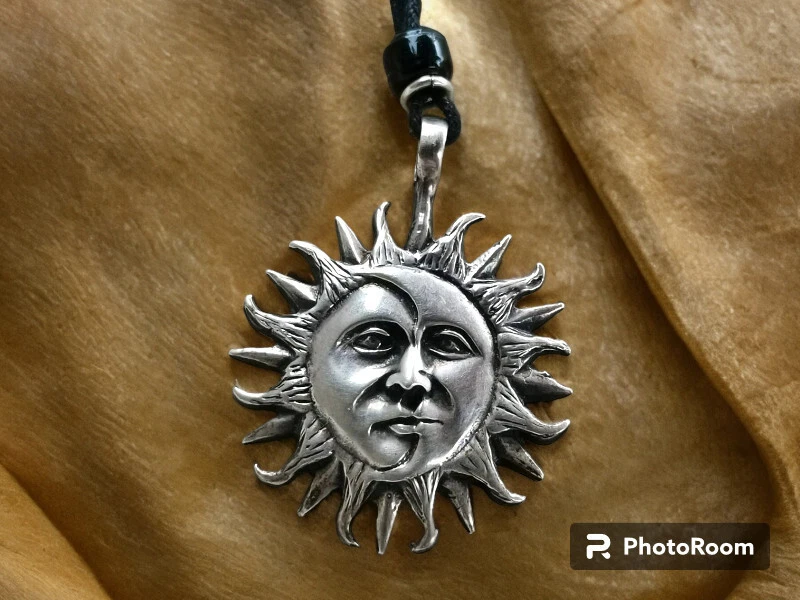 Ciondolo Eclisse di Sole e Luna in Argento 925 - Immagine 4 di 4