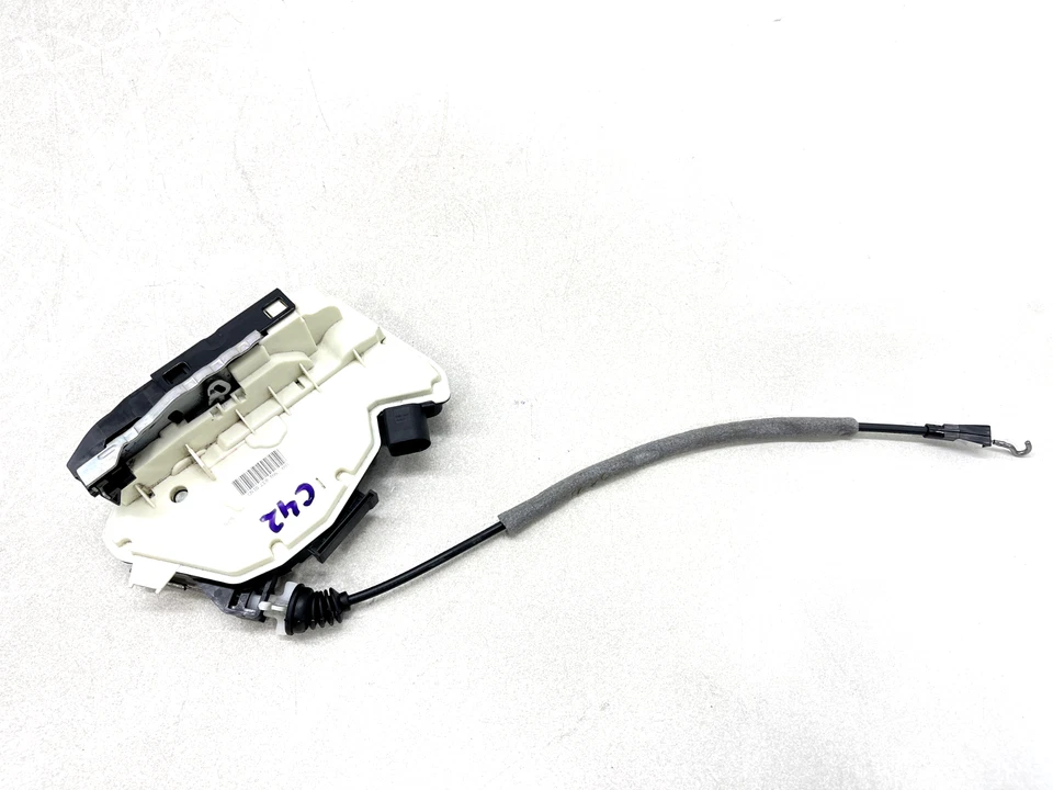 Actuador de cierre de puerta del lado del pasajero delantero derecho Volkswagen Tiguan 2009-2017 Foto 3 de 4