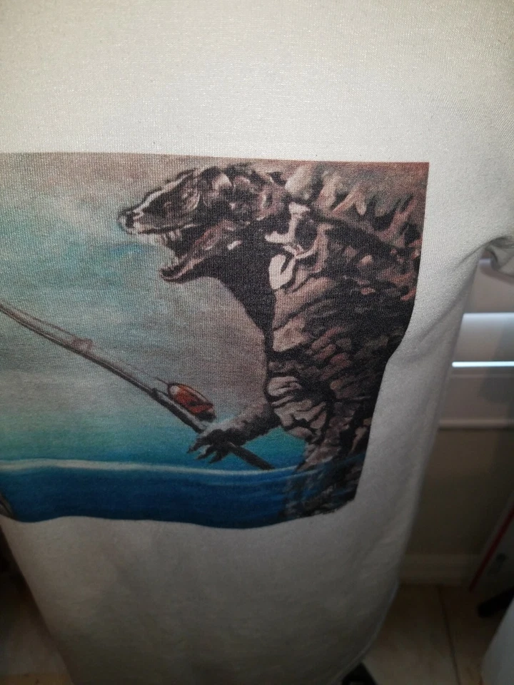 Camiseta De Colección Godzilla Pesca para Mandíbulas con Mujer Talla Med  Foto 2 de 4