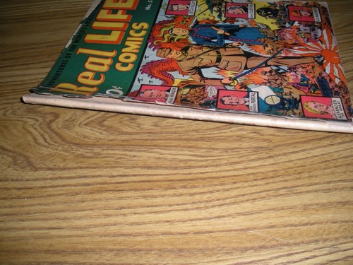 CUBIERTA DE GUERRA DE COMICS DE LA VIDA REAL #5 ALEX SCHOMBERG ART MAYO 1942 FR/BUENA - Imagen 2 de 8