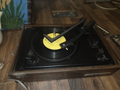 Sound Design Turntable Model 435 Wood Grain Finish Working Condition