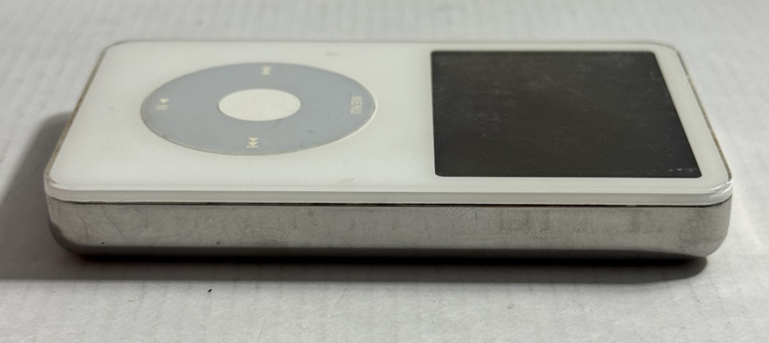 Apple iPod Video Classic 5th Generation 60GB A1136 MA003LL - White