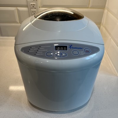Toastmaster Automatic Bread Maker TBR15 White Digital Display WORKS Great