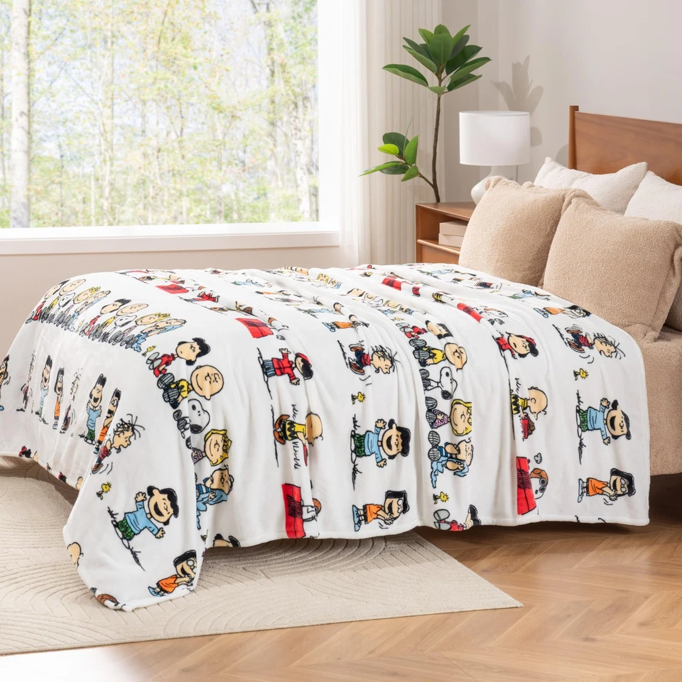 Manta de felpa Peanuts® VelvetLoft® Lindo personaje Snoopy, rayas de cacahuetes múltiples... Foto 2 de 4