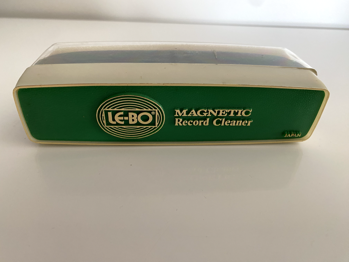 Vintage LE-BO Magnetic vinyl Record Cleaner Brush ~ Disc