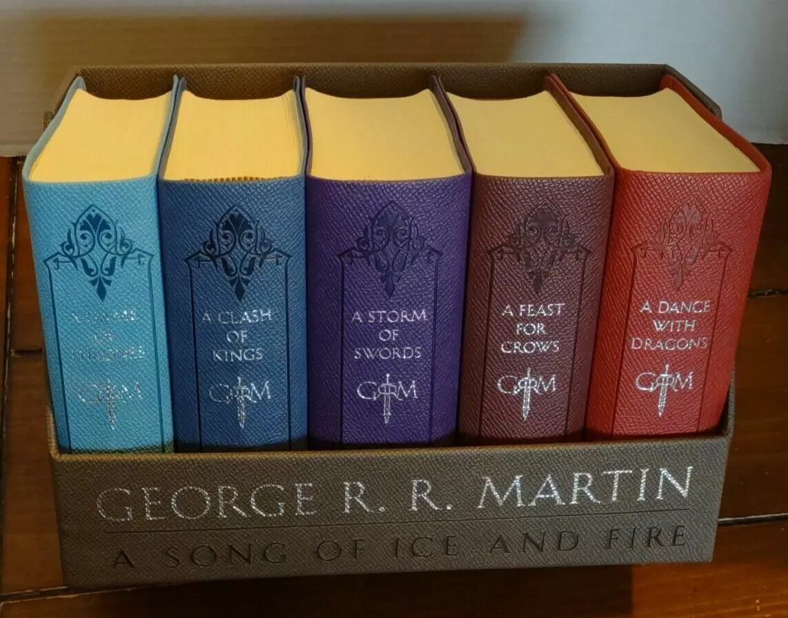 A Song of Ice and Fire: George R. R. Martin's A Game of Thrones 5-Book  Boxed Set (Song of Ice and Fire Series) : A Game of Thrones, A Clash of  Kings