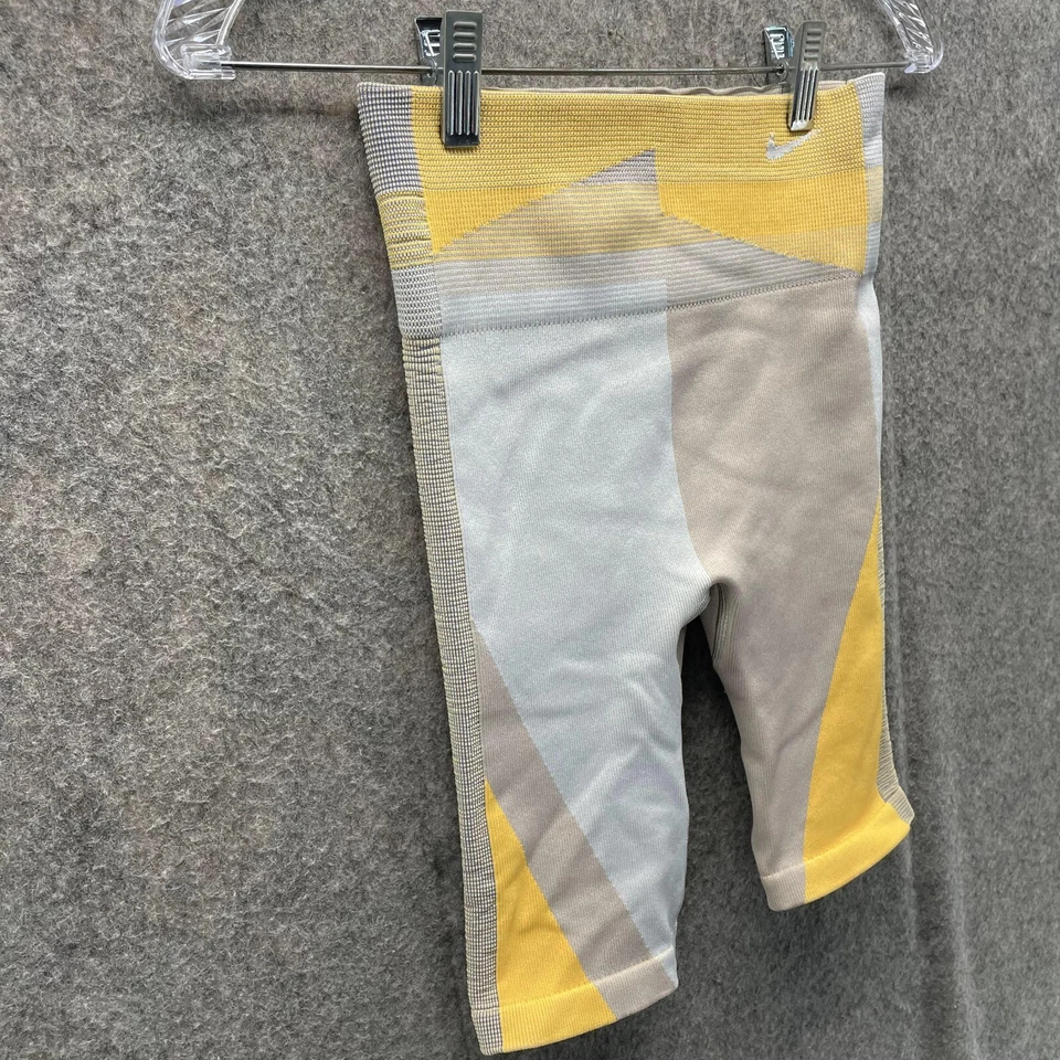 Nike Pantalones Cortos Mujeres Pequeños Caqui Amarillo Leggings Atléticos Dri fit Gimnasio Pantalones Elásticos Foto 3 de 4
