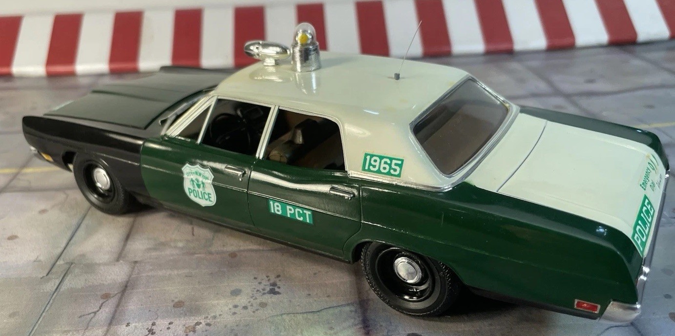 Nicely built 1/25 1970 Ford Police Car “RMP” NYPD Vintage Green White Black READ