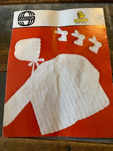 Sirdar Baby Matinee Mantel & Mütze Strickmuster kuschelig 4-fädig 18-19" 3290