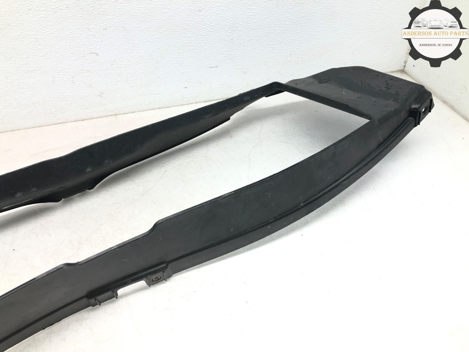 2017-2020 MASERATI LEVANTE 3.0L FRONT RADIATOR AIR DUCT GUIDE OEM