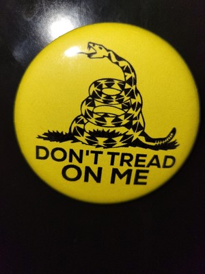 ''Don't Tread On Me'' Button Badge Pin-Back 2-1/4 inch 4 Pack