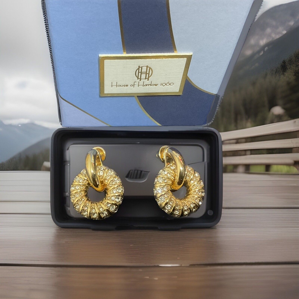 House of Harlow 1960 perfect sparkling circle gold tone glass 