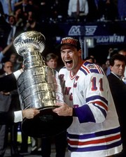 Mark Messier – Lifting Stanley Cup – 8x10 Photo