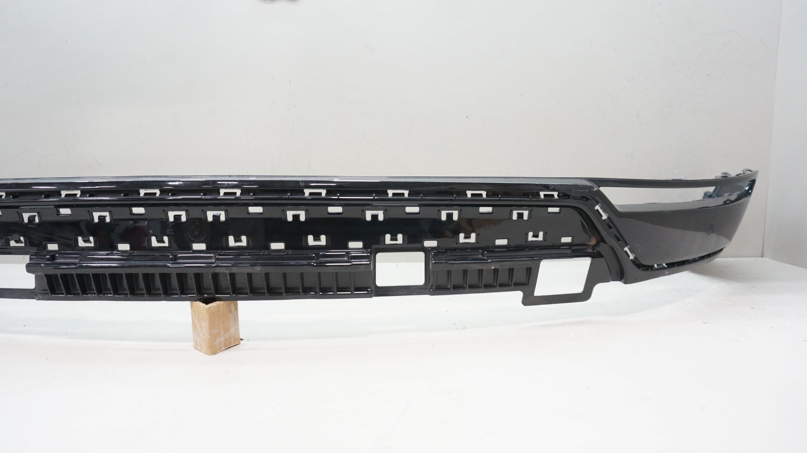 2019-2022 LAMBORGHINI URUS REAR MIDDLE BUMPER COVER PANEL OEM
