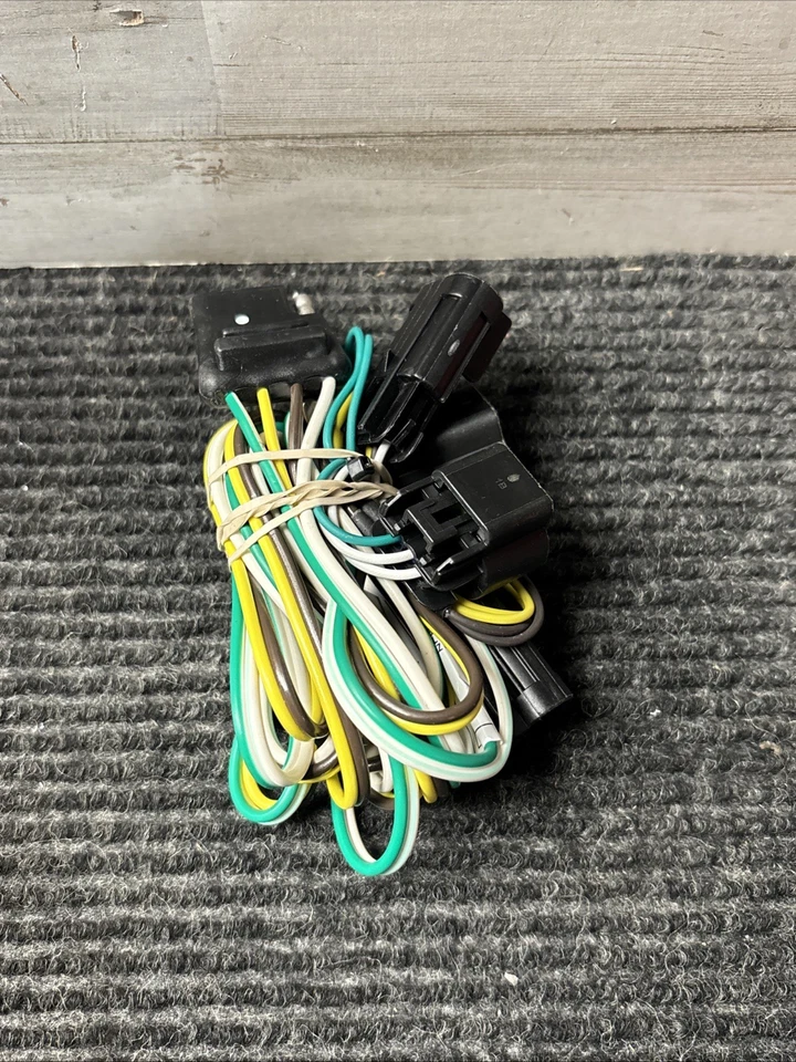 Arnés de cableado personalizado Curt 56027 para Buick Enclave/Chevrolet Malibu Foto 2 de 4