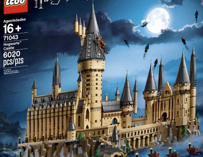LEGO Harry Potter Hogwarts Castle 71043 6020pcs 16+ Microfigures Box