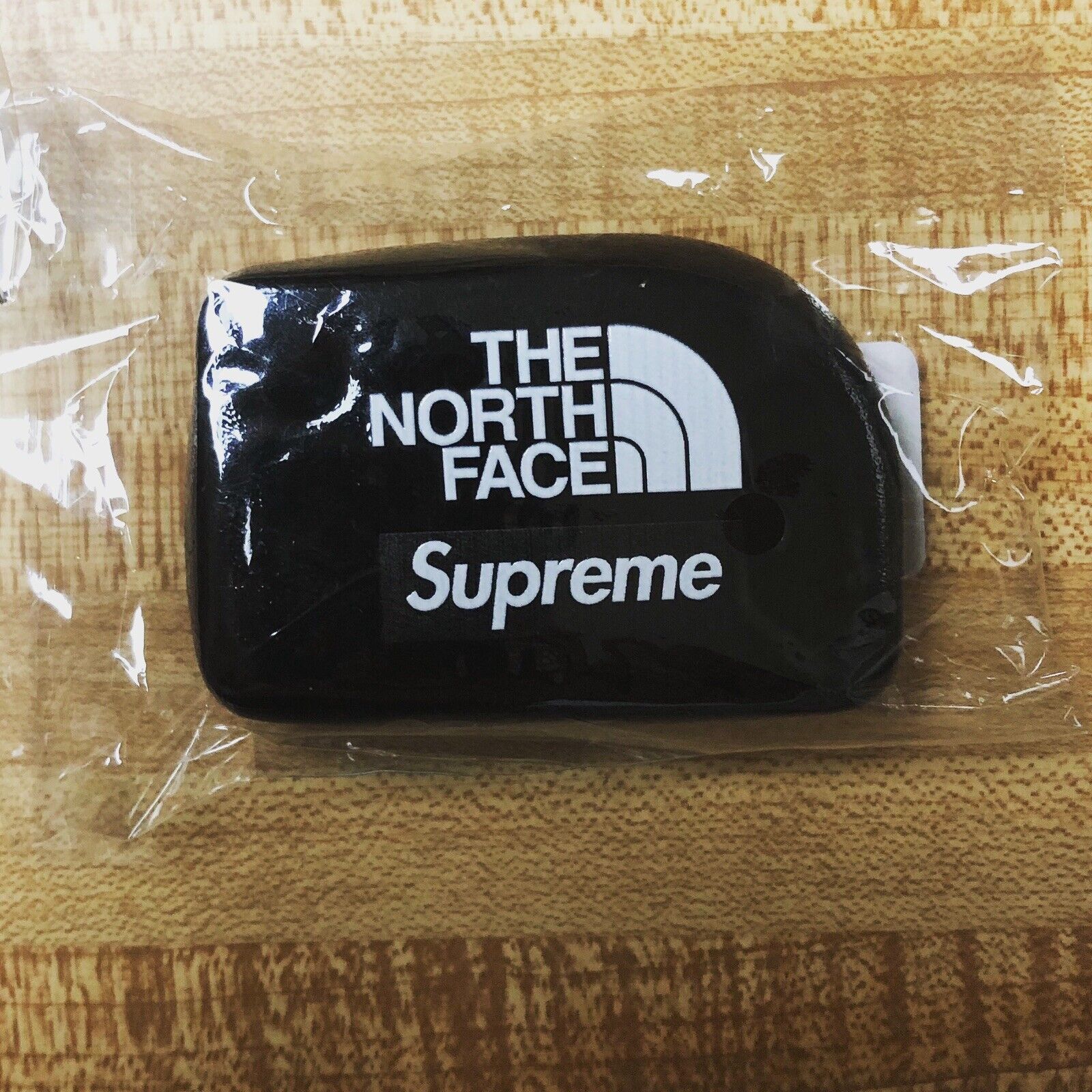 Supreme x The North Face Floating Keychain SS20 (Black)