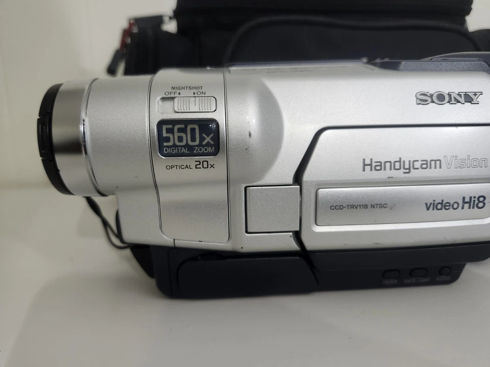 Videocámara Sony Handycam CCD-TRV118 Hi8. Zoom digital 560 X Foto 2 de 4