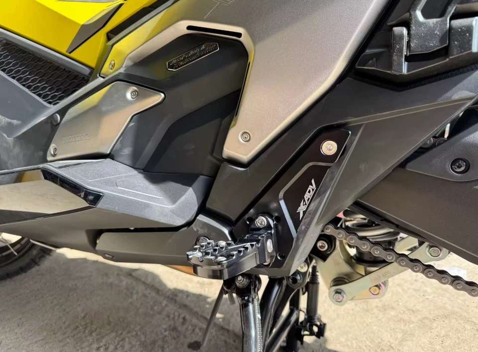 Pedane Poggiapiedi Regolabili Honda X-ADV 750 - 2021 2022 2023 2024 2025 - Immagine 3 di 3