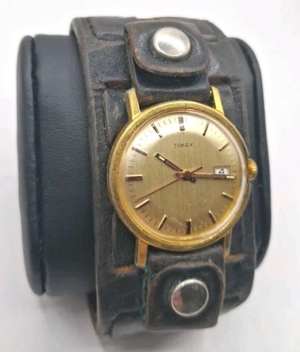 Vintage 1970s Timex Mercury Date Watch 16560-02576 - RUNNING w Leather Band Runs