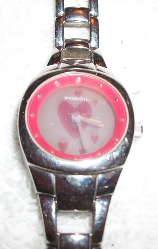Fossil Big Tic Ladies 20mm Watch Silver Tone Red Hearts ES-9572 - RUNS New Batt - Picture 2 of 6