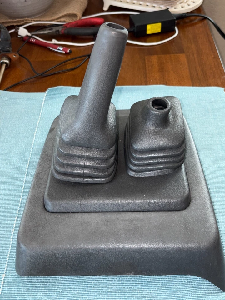 Mazda B2000 B2200 B2600 86-93 camioneta pickup 4x4 arranque de cambio manual gris Foto 2 de 4