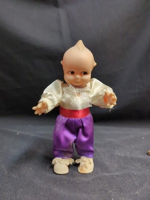 Vintage super seltene Kewpie Puppe verbunden und bekleidet.
