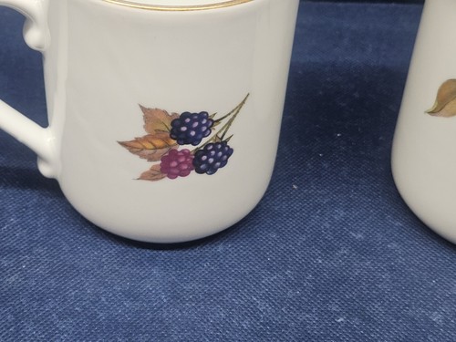 Vintage Royal Worcester Porcelain England "Evesham Gold" Set/2 Peach Mugs EUC - Picture 3 of 5