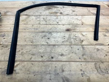 98-03 BMW 5 SERIES E39 528 FRONT LEFT Door WINDOW GLASS RUN CHANNEL RUBBER SEAL