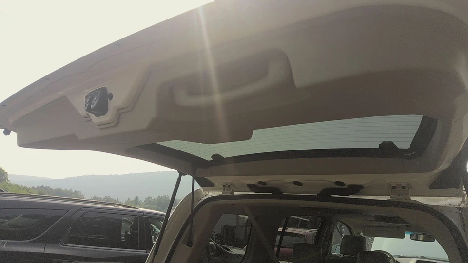 07 INFINITI QX56 Lid Trunk Decklid Hatch Tailgate - Imagem 2 de 2