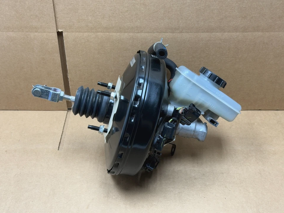 Cilindro maestro de refuerzo de freno eléctrico Mazda MX-5 Miata 2016-2025 PO41 OEM Foto 3 de 4