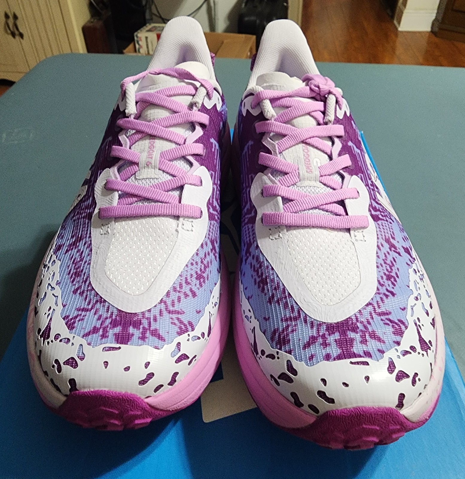 Hoka One One Youth Speedgoat 6 Pink / Purple. Size 6.5 / Women 8.5. Brand New! thumbnail 3
