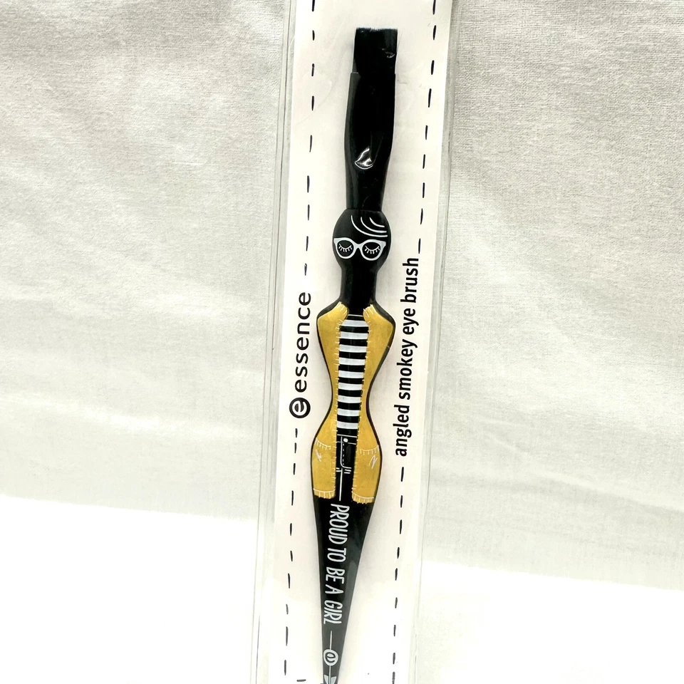 Vegan Angled Smokey Eye Brush Makeup Beauty Girl Squad limited edition Beautiful - Image 3 of 4