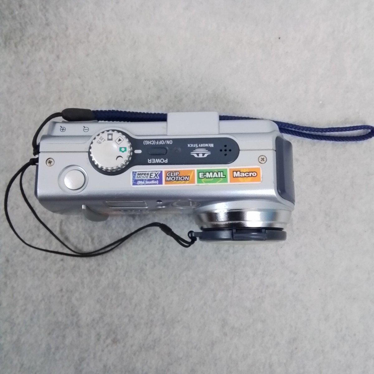 Sony Cyber-Shot DSC-P30 1.3MP Digital Camera -Silver- Works W/32MB 