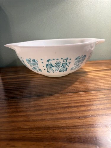 Pyrex Amish Butterprint # 444 Turquoise on White 4 qt.  Mixing/ Nesting Bowl EUC