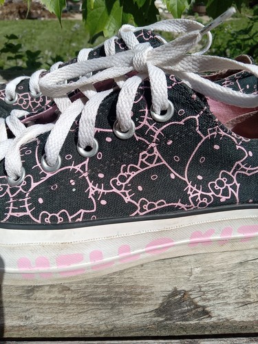 Converse Hello Kitty x Chuck Taylor All Star Canvas Ox Low Size 9 Women's - Picture 3 of 11