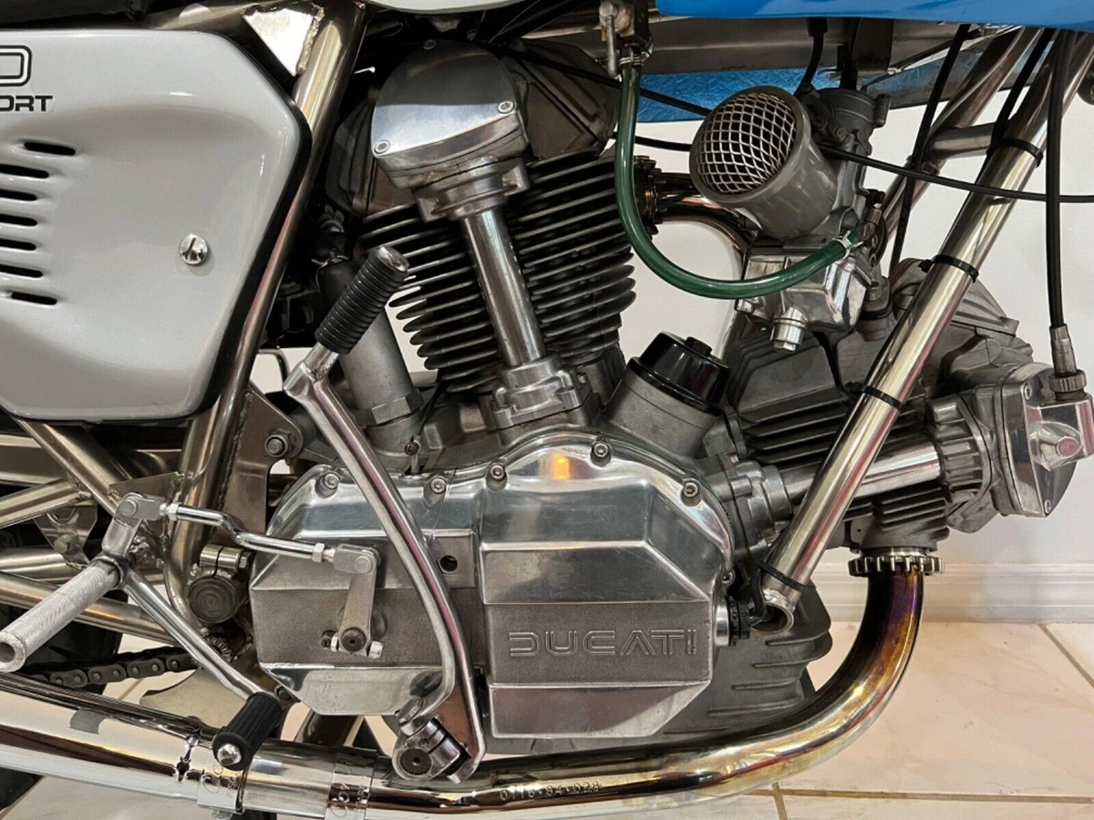 Ducati 900 Super Sport - right side shifter