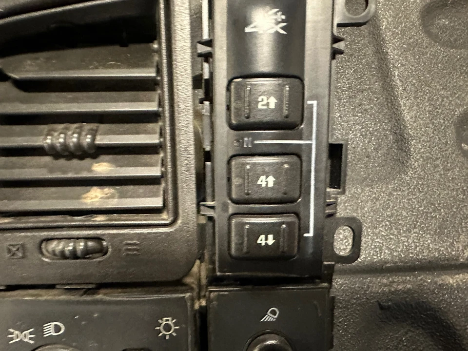 2007 Chevrolet Silverado 2500 interruptor de farol com conjunto de ventilação 15732033 4x4 - Imagem 2 de 4