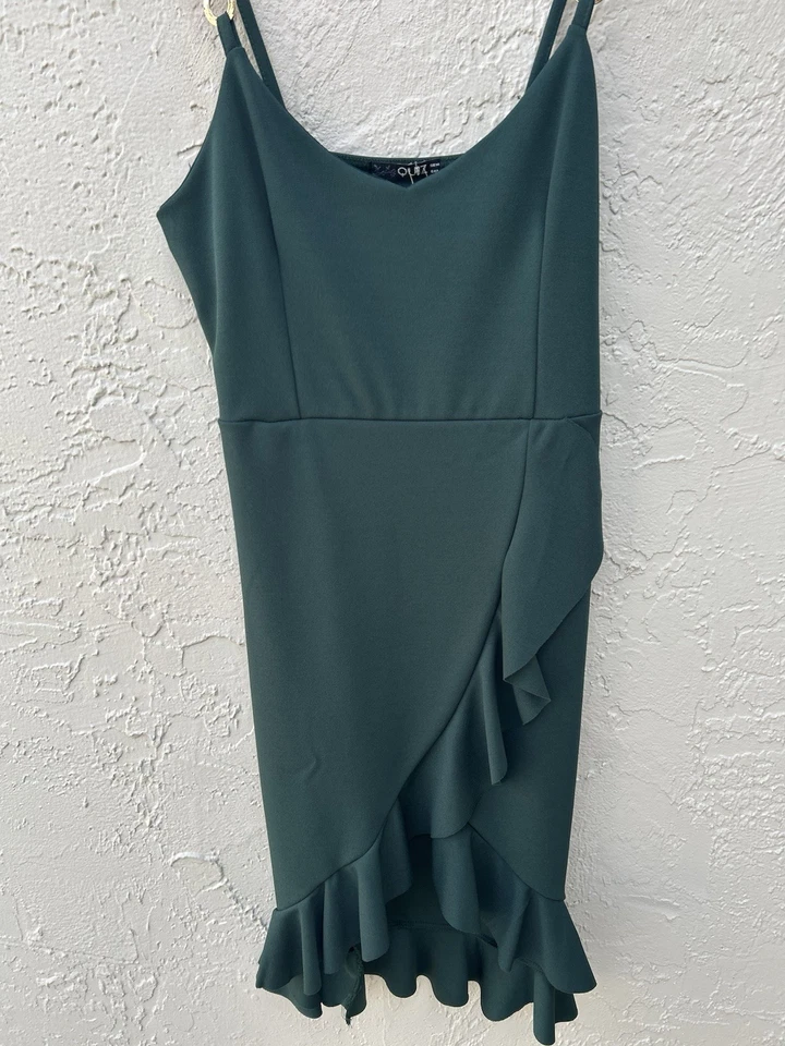 Vestido verde oscuro marca Quiz con volantes dobladillo alto-bajo tirantes espagueti talla 10 Foto 2 de 4