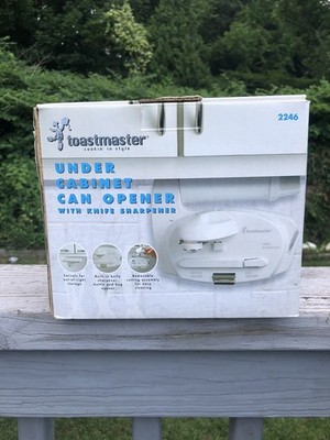 Toastmaster Cookin in Style Under Cabinet 2 Slice Toaster NIB w knife sharpener