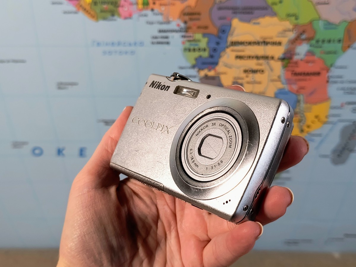 Nikon COOLPIX S203 10.0MP Digital Camera - Silver Fully Working