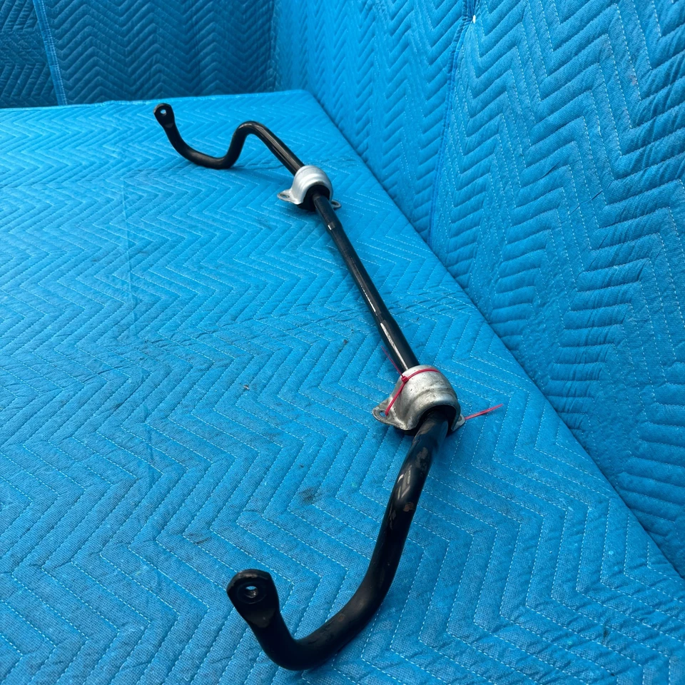 Barra estabilizadora delantera BMW 325i E90 2006-2011 con bujes OEM 3135676882 Foto 3 de 4